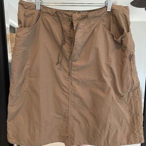Mountain Hardware Hiking Travel Skirt